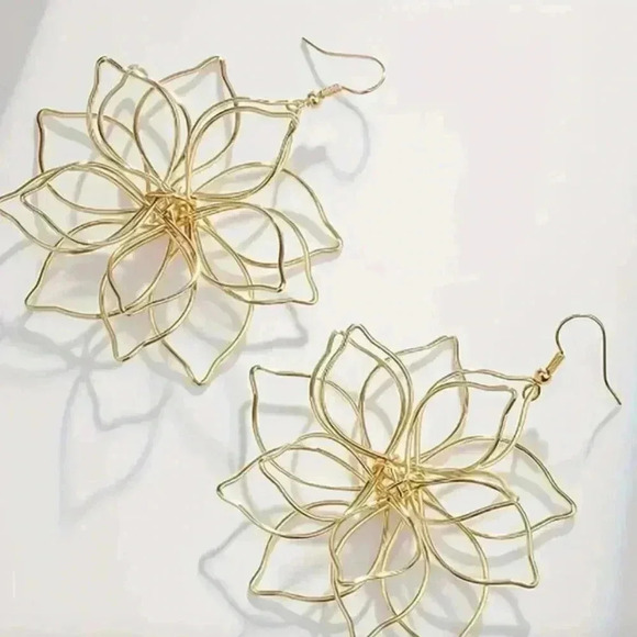 Women's Flower Pendant Earrings Gold Tone Large  - New - Picture 5 of 6